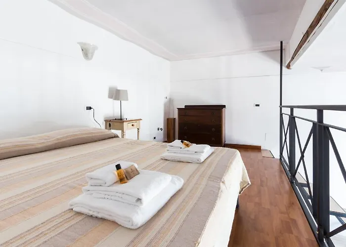 Sunny Navona Square Apartament